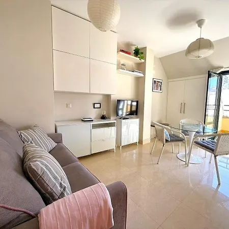 Sunny & Cosy Penthouse Apartment *