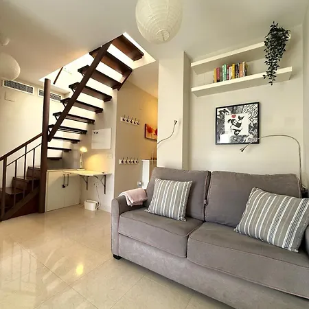 Sunny & Cosy Penthouse Apartment *